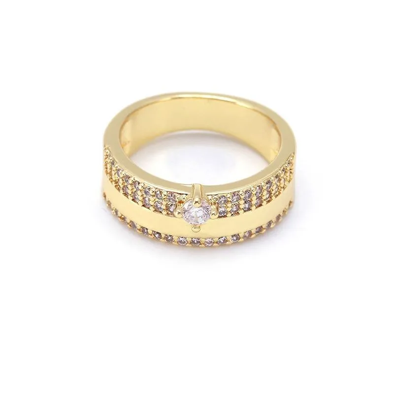 Ċirku tat-tieġ Antik miksi bid-deheb